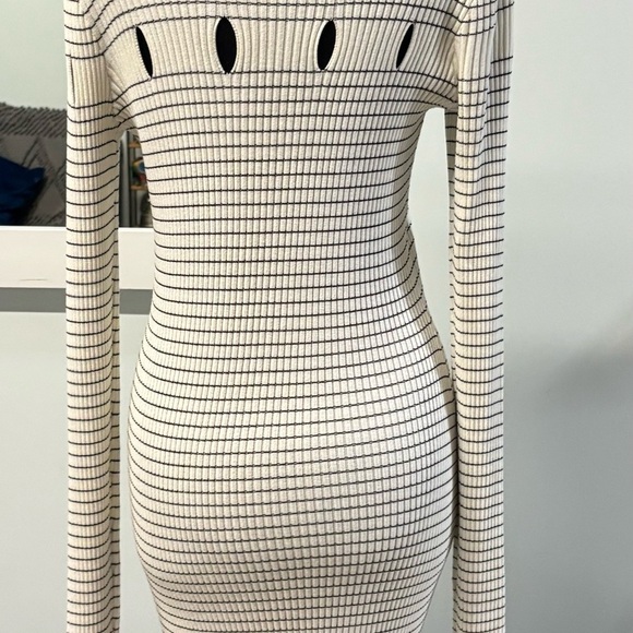 ❤️Guess Black and White Keyhole Long Sleeve Dress: Large - Picture 4 of 6
